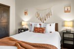 2rd bedroom has queen bed